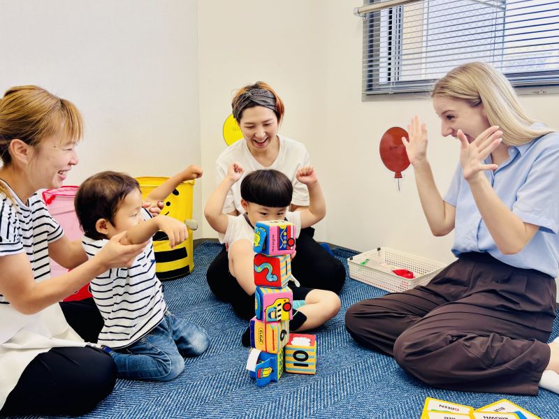 イーオンキッズ泉佐野校は、お子様の英語に対する興味を存分に引き出していきます。