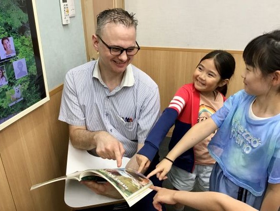 小学生も積極的にコミュニケーションが取れています。