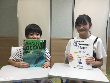 イーオンキッズ春日部校はご家族やお友達と一緒に通学される方が多いです。