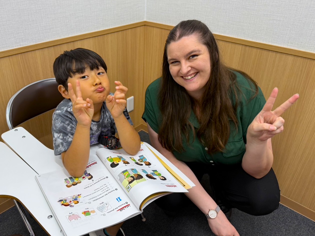 イーオンキッズ浜松校の講師陣が、お子様の英会話習得をサポートします。