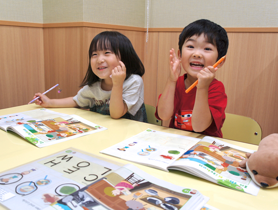 イーオンキッズ徳島校は満1歳から通えるスクールです。