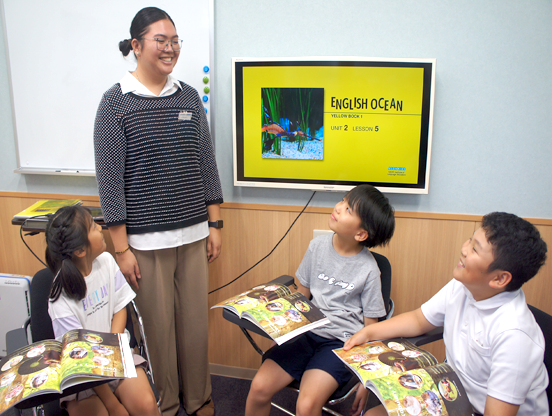 イーオンキッズ徳島校の小学生クラスは毎週ミニプレゼンテーション実施で発信力・積極性が身につきます。