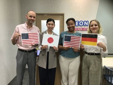 イーオンキッズこどもでぱーと中野校は、国際色豊かな教師陣。