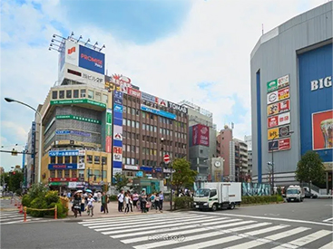 イーオンキッズ高田馬場校は、通いやすく続けやすい立地です。