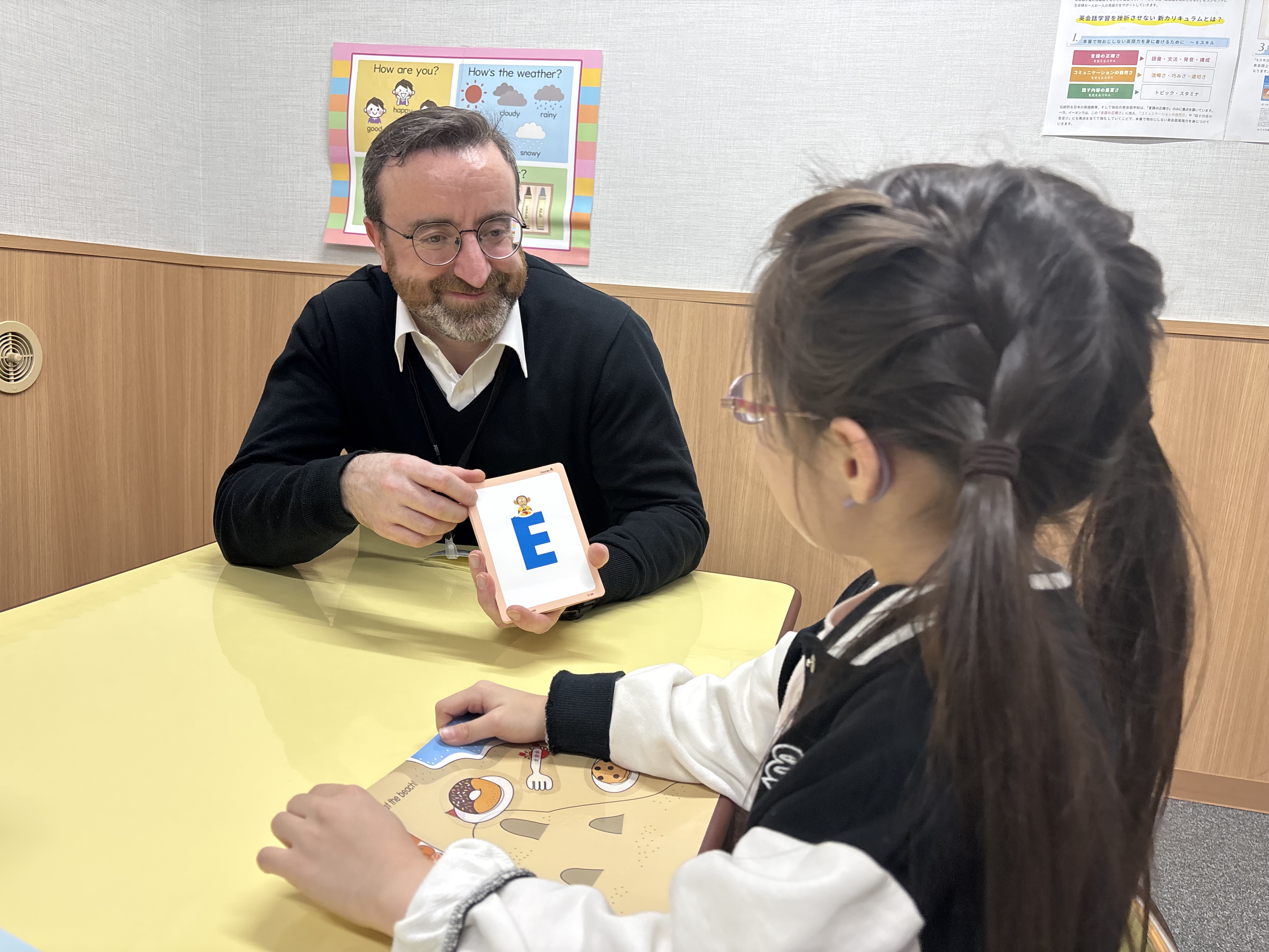 イーオンキッズ銀座校は、指導経験豊富な外国人講師が、英語の音やリズムを正しく・楽しくインプットしていきます。