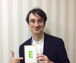 イーオンキッズ池袋本校の外国人講師のEdward先生。