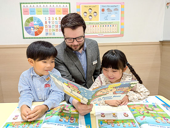 イーオンキッズアルカキット錦糸町校では、幼児のころから英語学習を始めているお子さんがたくさんいます！