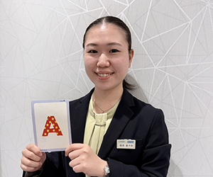 イーオンキッズ大森SEIYU校の日本人講師のAaya先生。