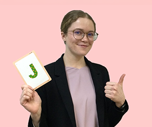 イーオンキッズ吉祥寺校の外国人講師のJulie先生。