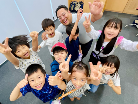 イーオンキッズ昭島校なら、楽しみながらしっかり将来につながる英語力を身につけられます。