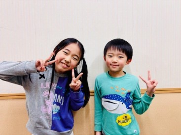 イーオンキッズ聖蹟桜ヶ丘校なら、小学生が自然に英語を身につける環境があります。