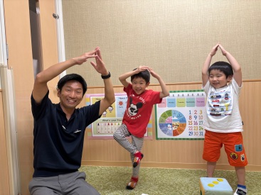 イーオンキッズマリエ富山校では、生徒様が安心して学べるようスタッフが支援します。