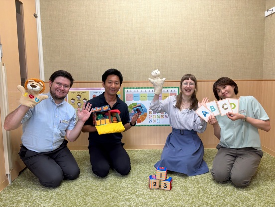 イーオンキッズマリエ富山校では、スタッフが明るく快活な雰囲気でお迎えします。