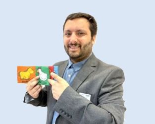 イーオンキッズ高岡校のイギリス出身のJames先生はとても明るく、楽しいレッスンで人気です。