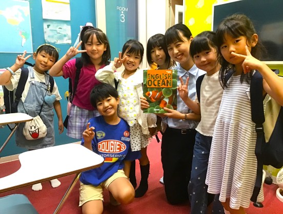 イーオンキッズ和歌山ガーデンパーク校では、粘性に合わせたクラス分けでしっかり学習をサポートします。