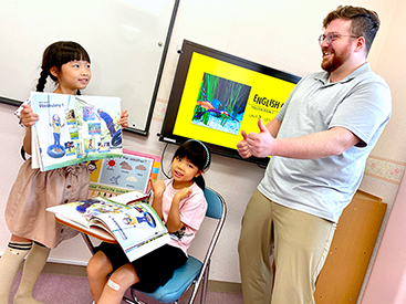 イーオンキッズ岩国校では、レッスンで学んだ内容を小学校の英語学習にしっかり活用できます。