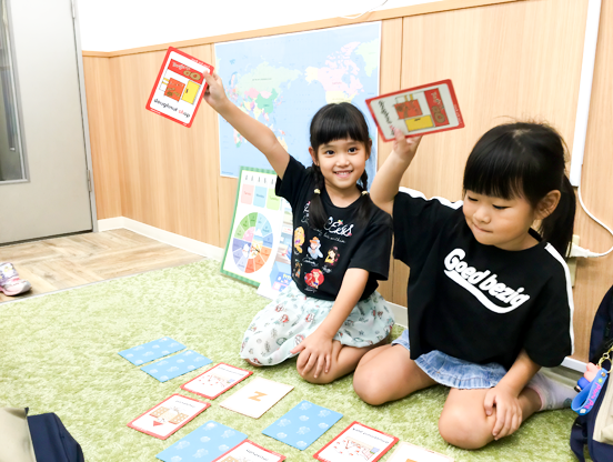 イーオンキッズ山口校では子供達の成長に合った英語学習ができます。