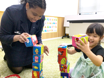 幼児さんにも外国人講師のレッスンが人気です。