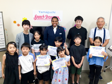 山口校では英語での暗唱とスピーチ大会を実施しています。