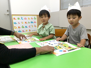 イーオンキッズ山口校は幼児さんから英語を始める方が多いです。