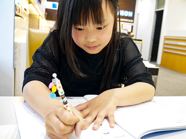 イーオンキッズ宇部校では、お子様の上達を徹底サポート。