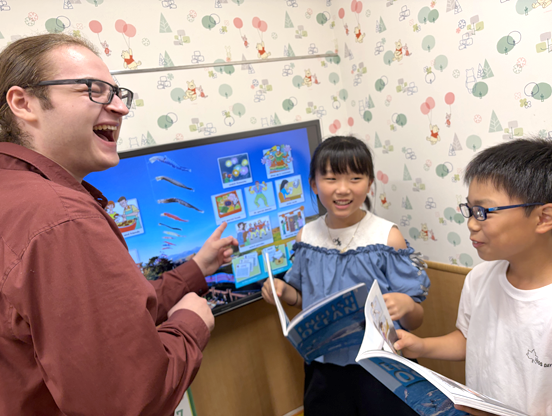 イーオンキッズ下関ゆめシティ校なら、小学生が楽しく英語を学べるレッスンをご用意！