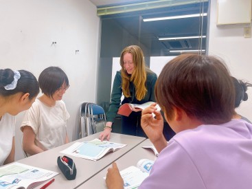 イーオン高蔵寺校は、平日の夜や土曜日のクラスも人気です。