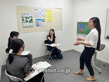 イーオン岩倉校のスタッフが、生徒様を安心して学べるようサポートします。