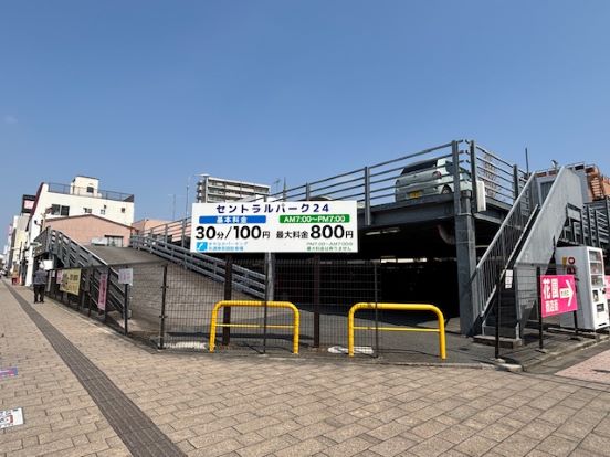 イーオン豊橋校ではななめ向かいに提携駐車場があります。