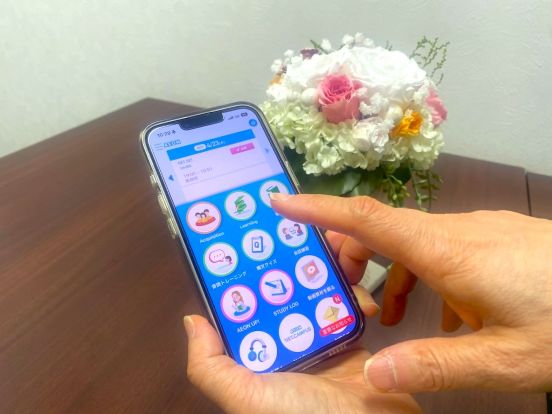 イーオン名駅校では、予習・復習・スケジュール管理が全部スマホでできます！