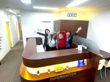 親しみやすい講師たちが明るくみなさんを歓迎します。