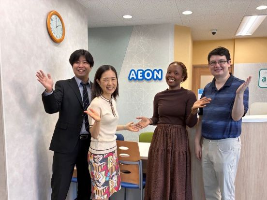 イーオン藤が丘校の質の高い講師陣。どの先生も明るく教え方が上手です。