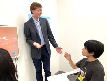イーオン鳴海校では、講師と楽しみながら英語力を身につけられます。