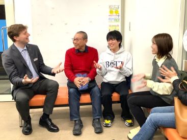 イーオン鳴海校では、講師と楽しみながら英語力を身につけられます。
