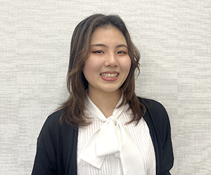 イーオン赤池校の外国人講師のManami先生。