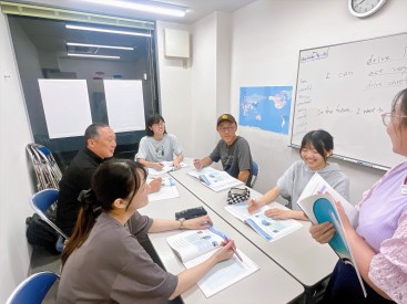 イーオン高蔵寺校は、平日の夜や土曜日のクラスも人気です。