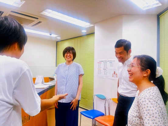 イーオン高蔵寺校のスタッフは、生徒様の学習を力強くサポートします。