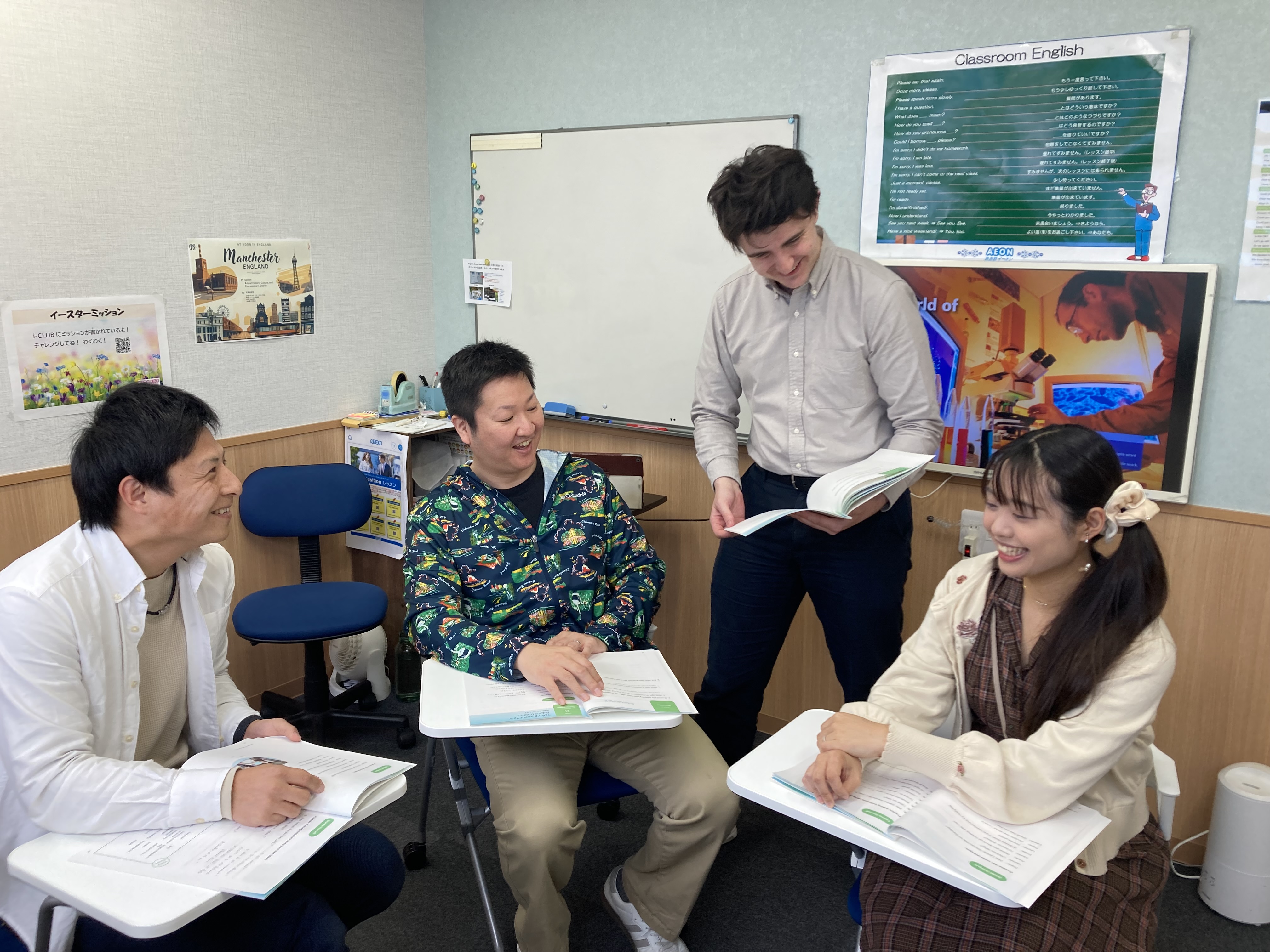 イーオン西尾校では、クラスメイトと英語を話しながら楽しく英会話力を向上できます。