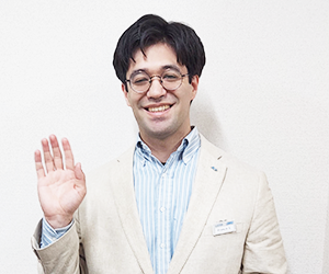 イーオン岡崎南校の人気外国人講師のFrancis先生。