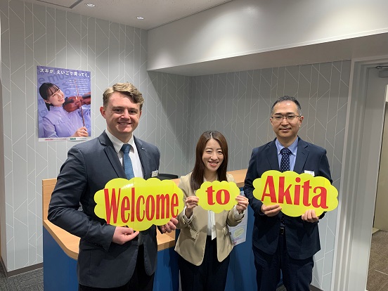 イーオン秋田校のスタッフが、皆様をお待ちしております。