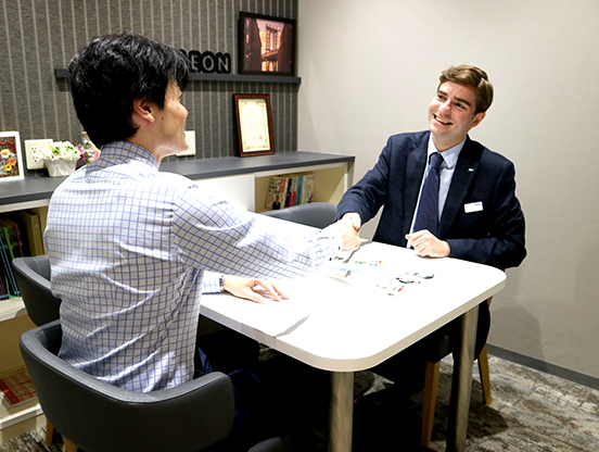 イーオン船橋ＦＡＣＥ校のスタッフが、生徒様を安心して学べるようサポートします。