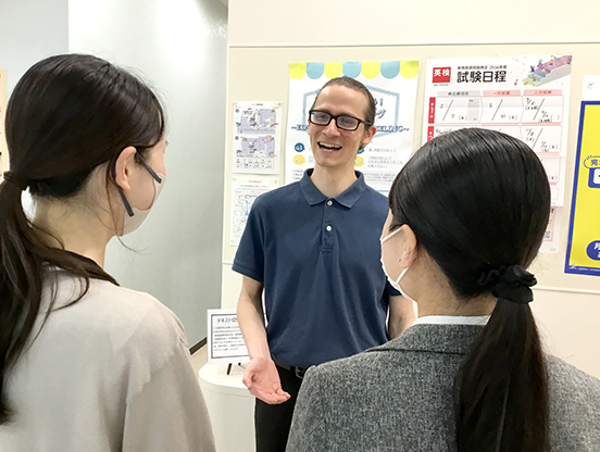 イーオン福井校は、楽しく学べる雰囲気を作る経験豊富な講師が揃っています。