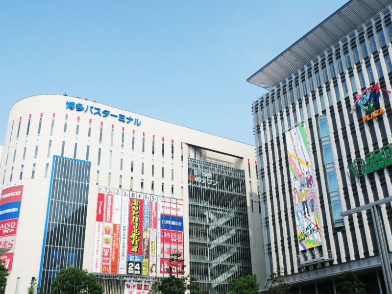 イーオン博多校は、駅近で通いやすい環境です。