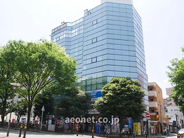 イーオン大橋校は、駅近で通いやすい環境です。