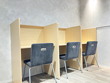 イーオン天神校では、営業時間中なら自習室を自由にご利用いただけます。