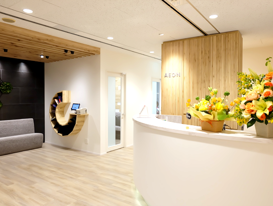 イーオン天神校には、授業外でも楽しく交流できる広々としたロビーがあります。