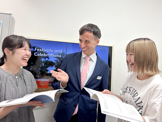 イーオン天神校のレッスンは、生徒と教師の距離が近く、発言しやすい環境が整っています。