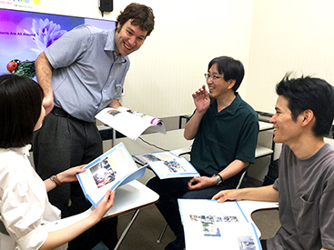 イーオン楽々園校には、一緒に頑張る仲間がいます。