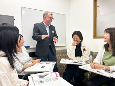 イーオン緑井スカイステージでは共に頑張る英会話仲間を増やすことができます。