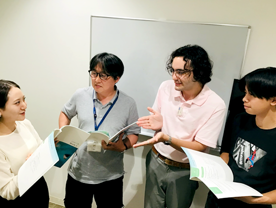 イーオン広島T-SITE校は、外国人教師とのレッスンがあります。